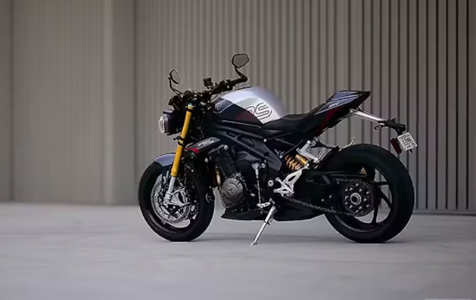 2025 Triumph Speed Triple, Triumph Speed Triple 1200 RS, Speed Triple 1200 RS India, Triumph Motorcycle Launch 2025, Naked Sports Bike, High Performance Bike India, Öhlins Smart Suspension, Speed Triple 1200 RS Price, Triumph Speed Triple Features, Superbikes in India, Triumph Bikes 2025, Speed Triple Review, Motorcycle News India, Triumph Speed Triple Updates, Sportbike Launch India